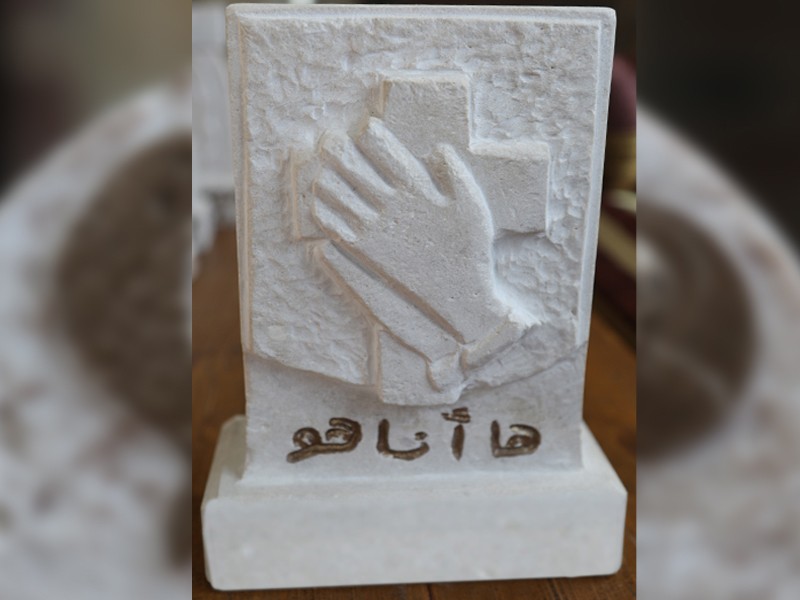 Praying Hands Souvenir